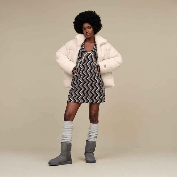 Ugg Gray Classic Short Boots Women’s Size 7 - Picture 1 of 12